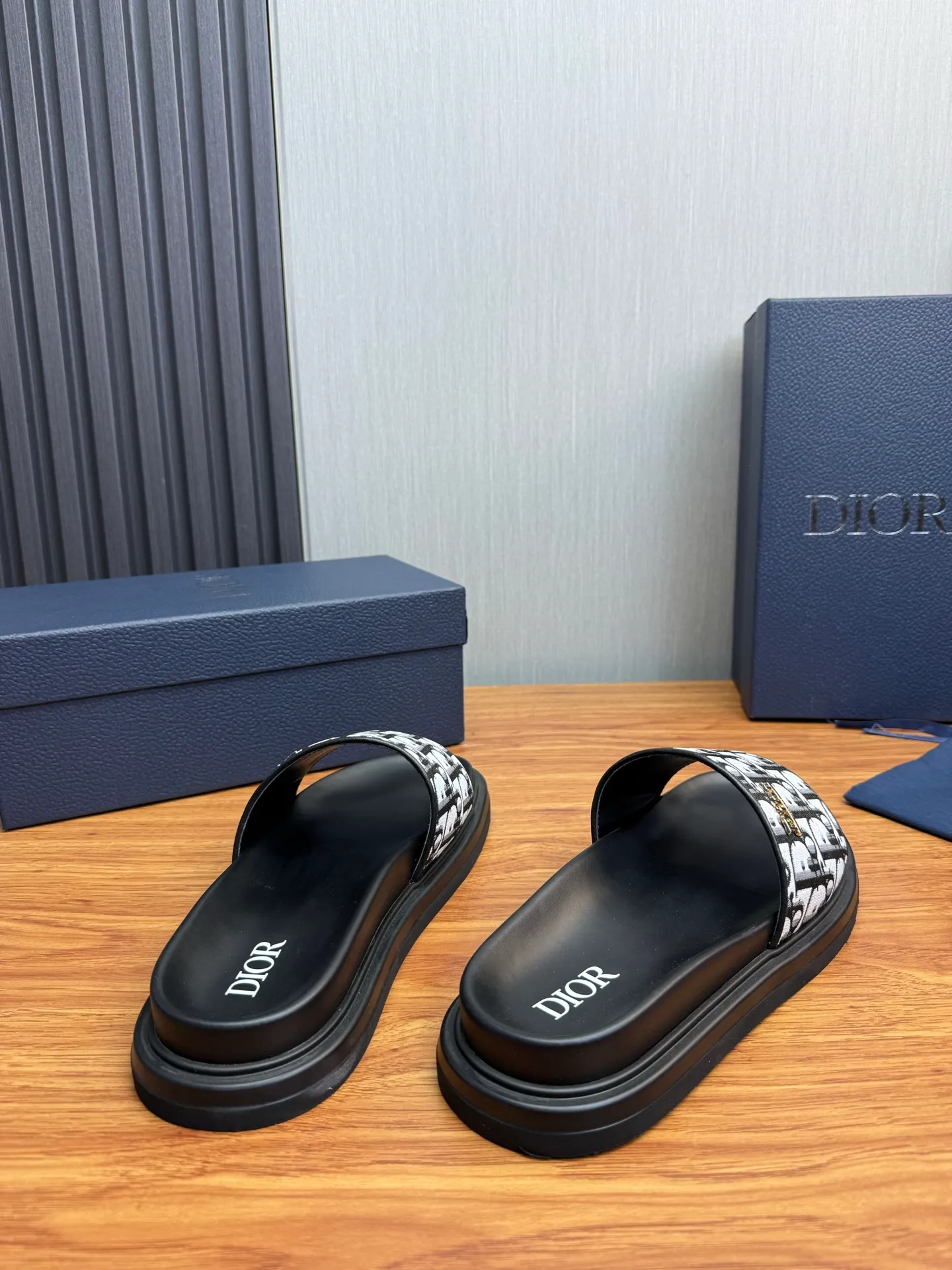 Men's shoes 260💰 Dior. Men's slippers🩴Official website 1:1 production 38-45 size 45 46 🉑️Customized original material shipped✅